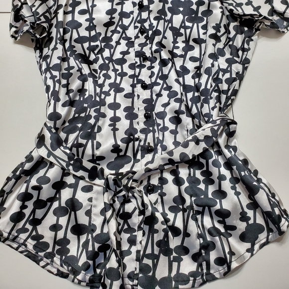 👸🧥 BCBGMAXAZRIA button down tie blouse - Picture 8 of 8